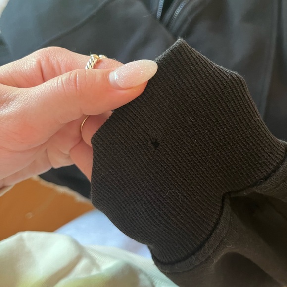 LULULEMON BLACK SCUBA - Picture 2 of 2